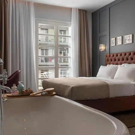 No 39 Svolou Apartment